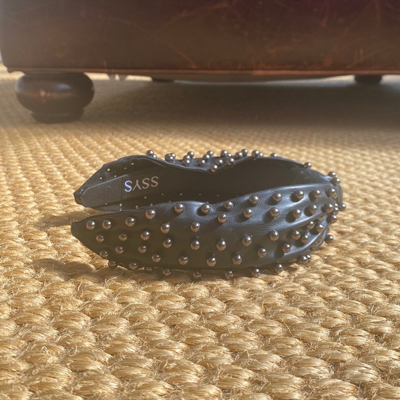 NWOT SSYS Black Faux Leather with Black Pearls Knotted Headband - Picture 2 of 3